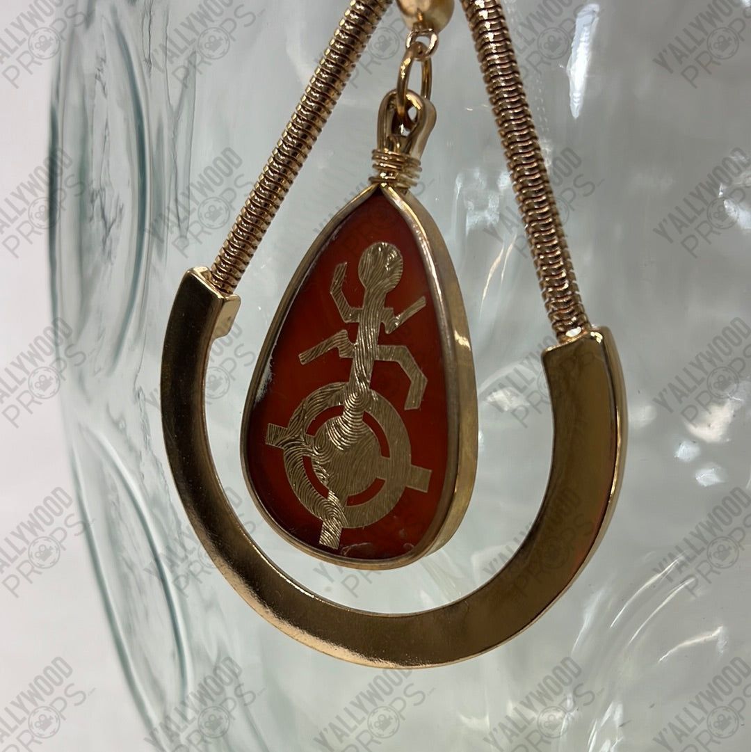 Glass Vase w/ Pendant from Hulk's Room Thor Ragnarok Movie Prop Y'allywood Props