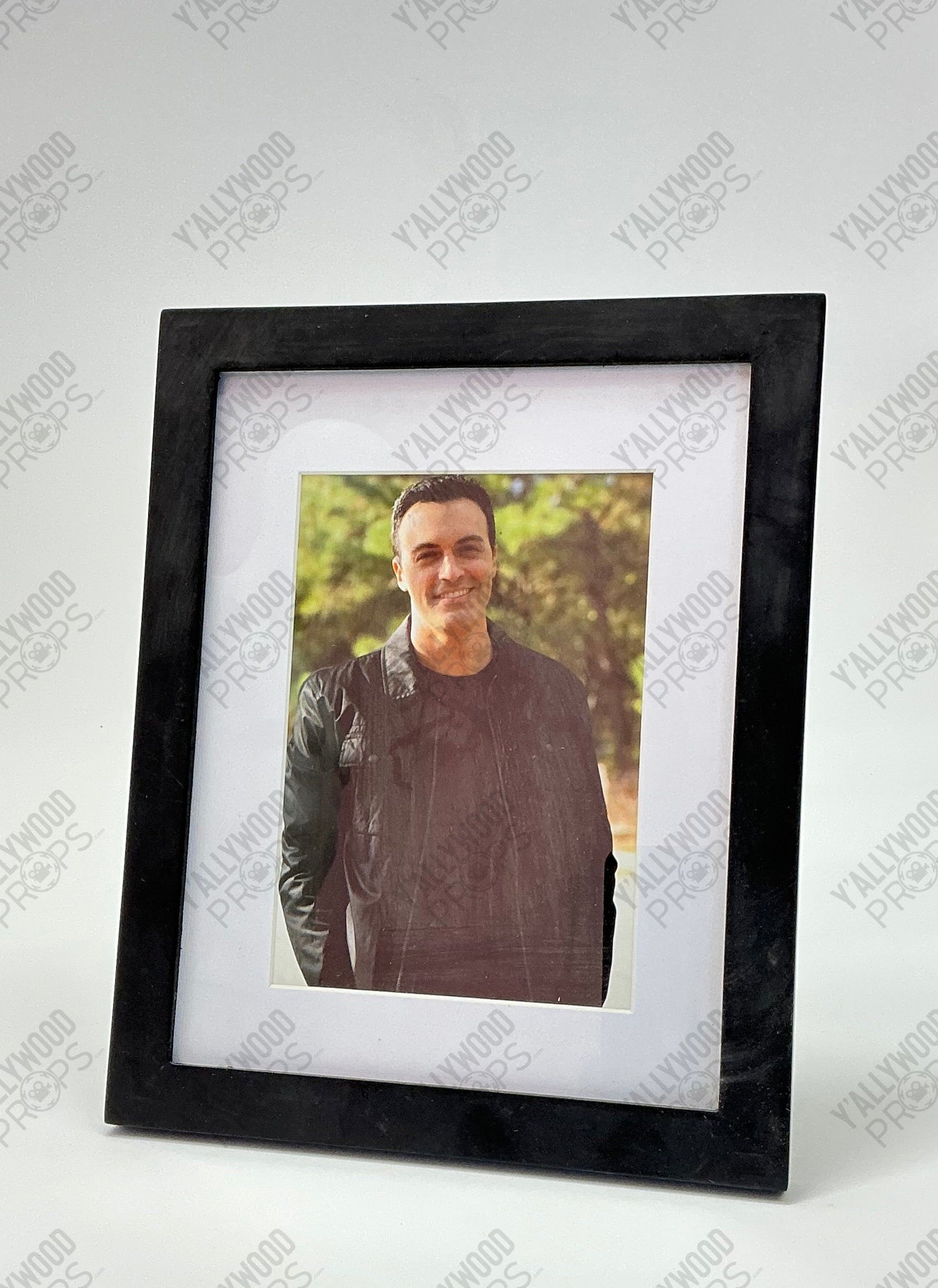 Anne & Dr Dan Pictures Venom (2018) Movie Prop Y'allywood Props Black Frame 8 1/2"x10 1/2"
