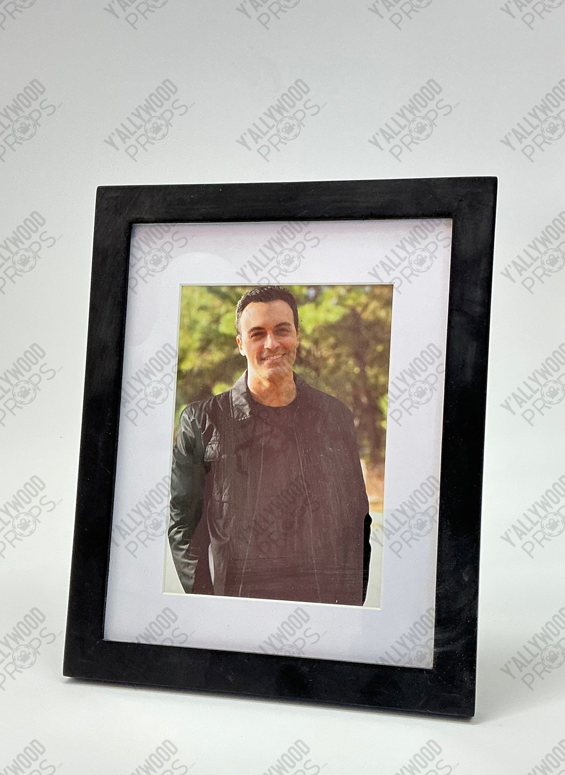 Anne & Dr Dan Pictures Venom (2018) Movie Prop Y'allywood Props Black Frame 8 1/2"x10 1/2"