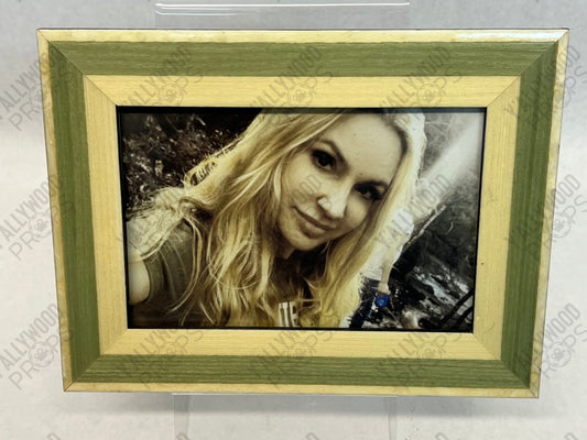 Pablo Schreiber & Girlfriend Pics Den of Thieves (2018) Movie Prop Y'allywood Props Picture 2