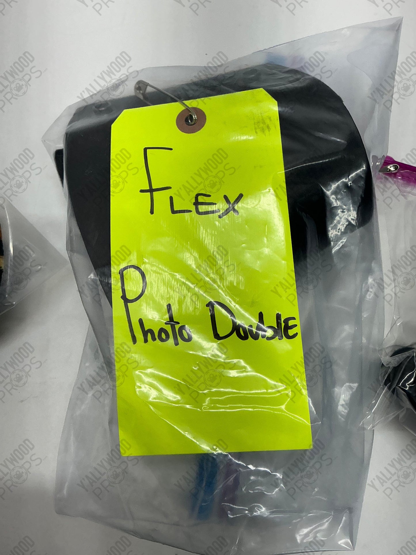 Photo Double Flex Cuffs S1E14 Doom Patrol (2019) Movie Prop Y'allywood Props