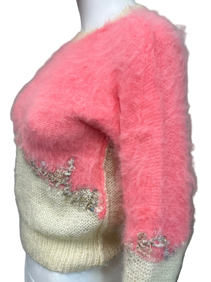 Elizabeth Bank's Sweater sc 40-41 The Beanie Bubble (2024) Wardrobe Y'allywood Props