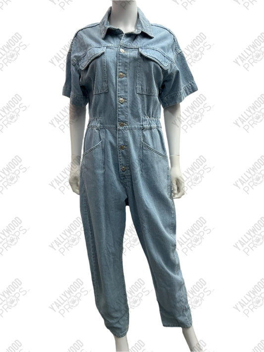 Claire's Art Gallery Outfit The Idea of You (2024) Wardrobe Y'allywood Props