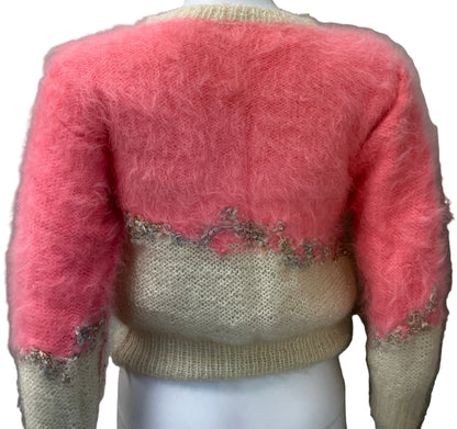 Elizabeth Bank's Sweater sc 40-41 The Beanie Bubble (2024) Wardrobe Y'allywood Props