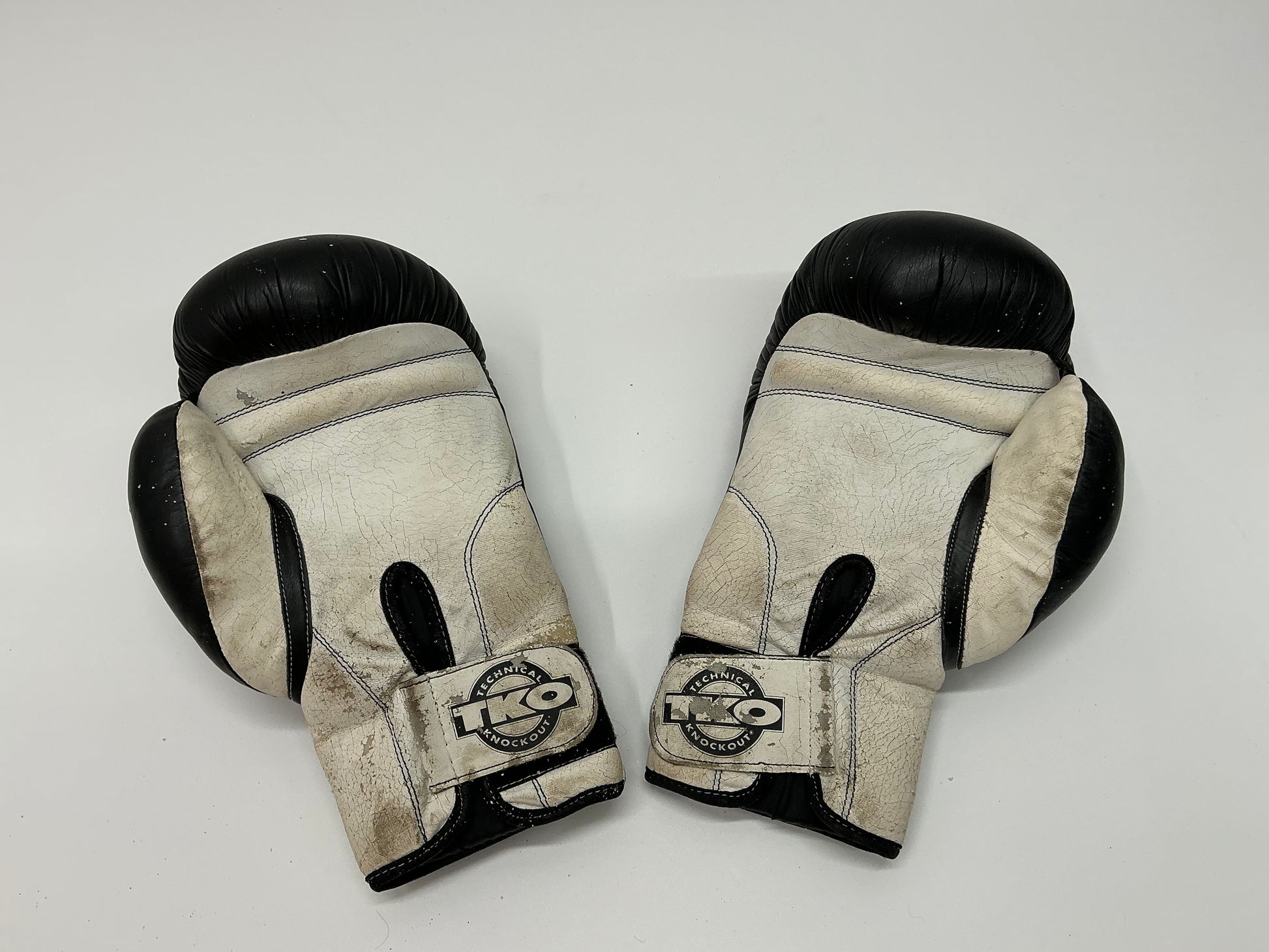 TKO Delphi Gym Boxing Gloves Creed III (2023) Movie Prop Y'allywood Props