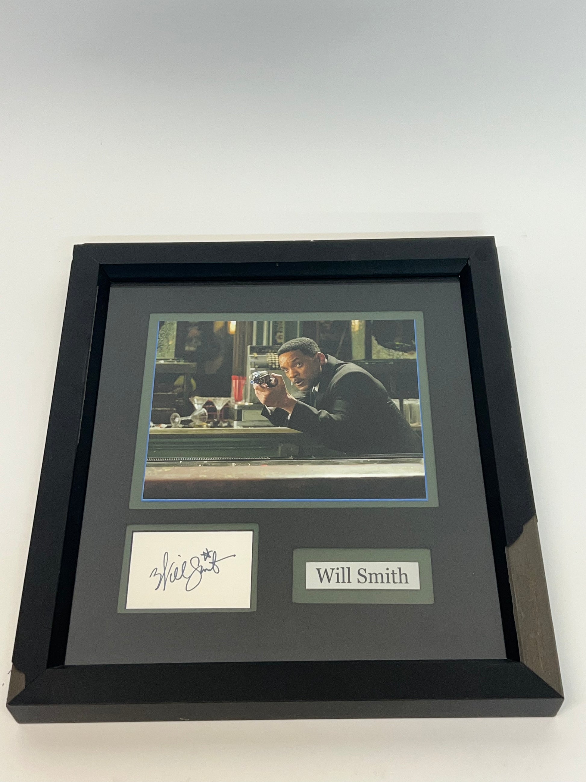 Will Smith Autograph Display, Men In Black MIB Memorabilia Y'allywood Props   