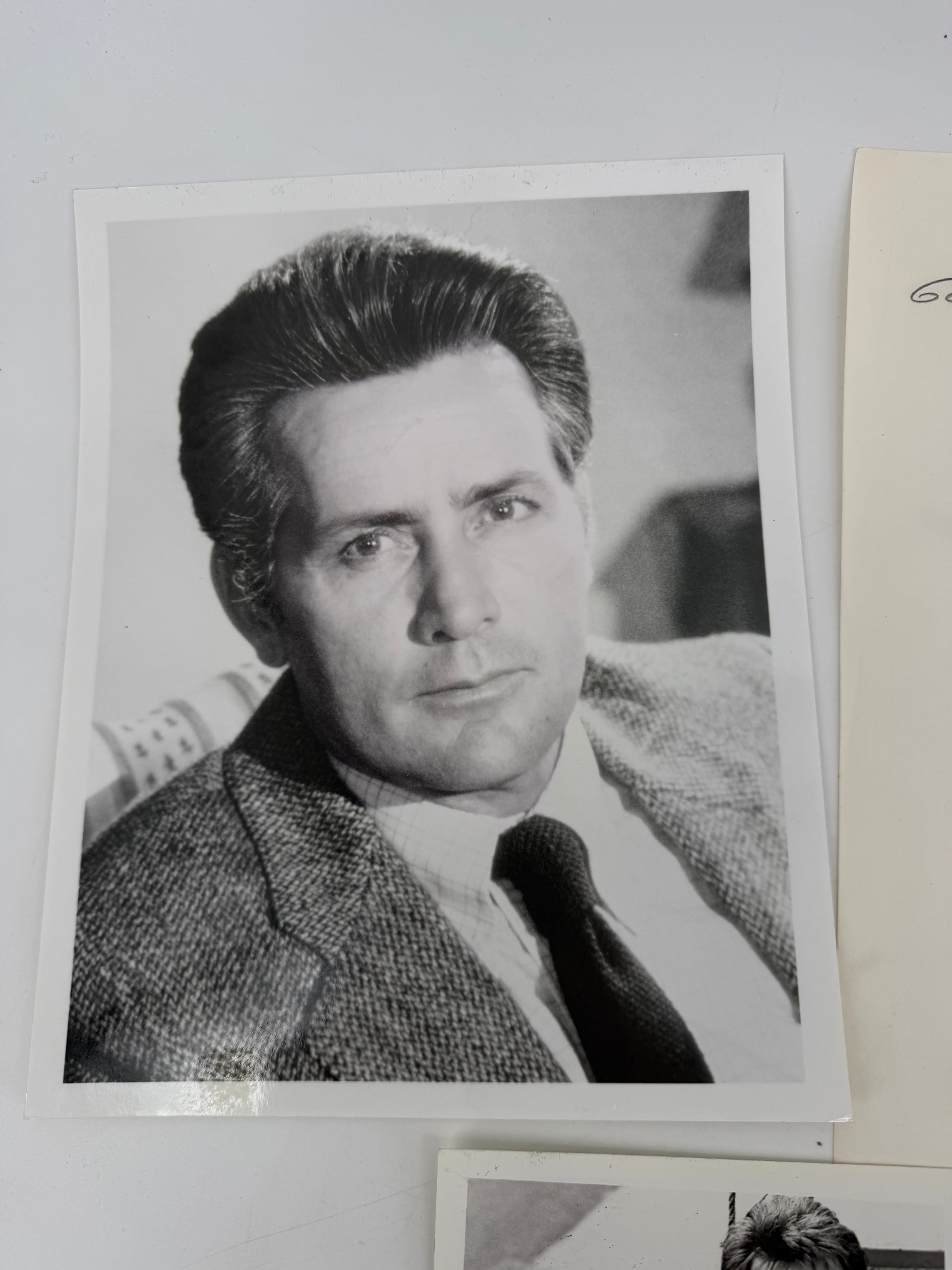 Martin Sheen Photos w/ Letter from his Assistant for Alfred Hitchcock Presents Movie Prop Y'allywood Props